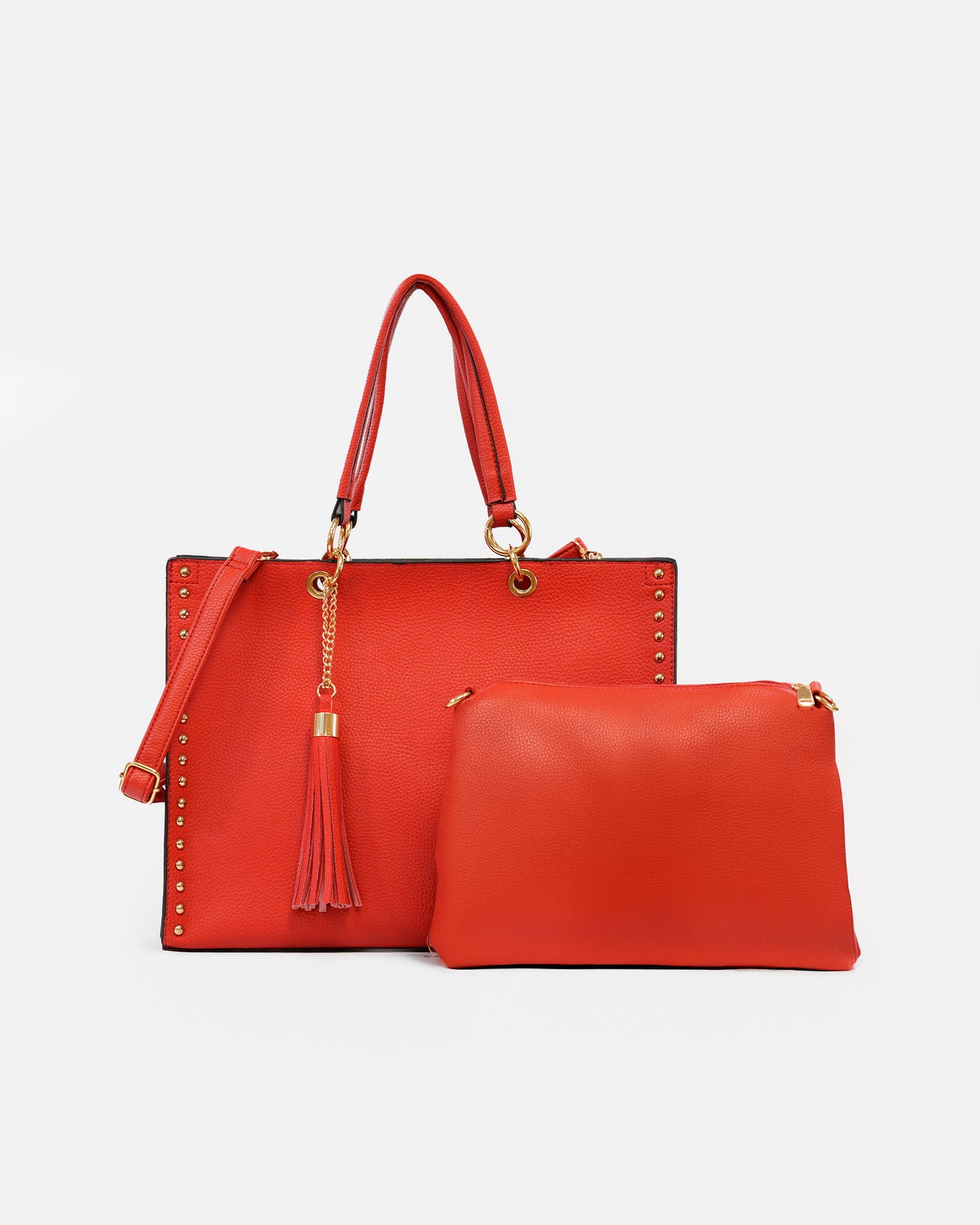 Bolso Shopper con Accesorio y Detalles de Tachuelas y Colgante de Flecos