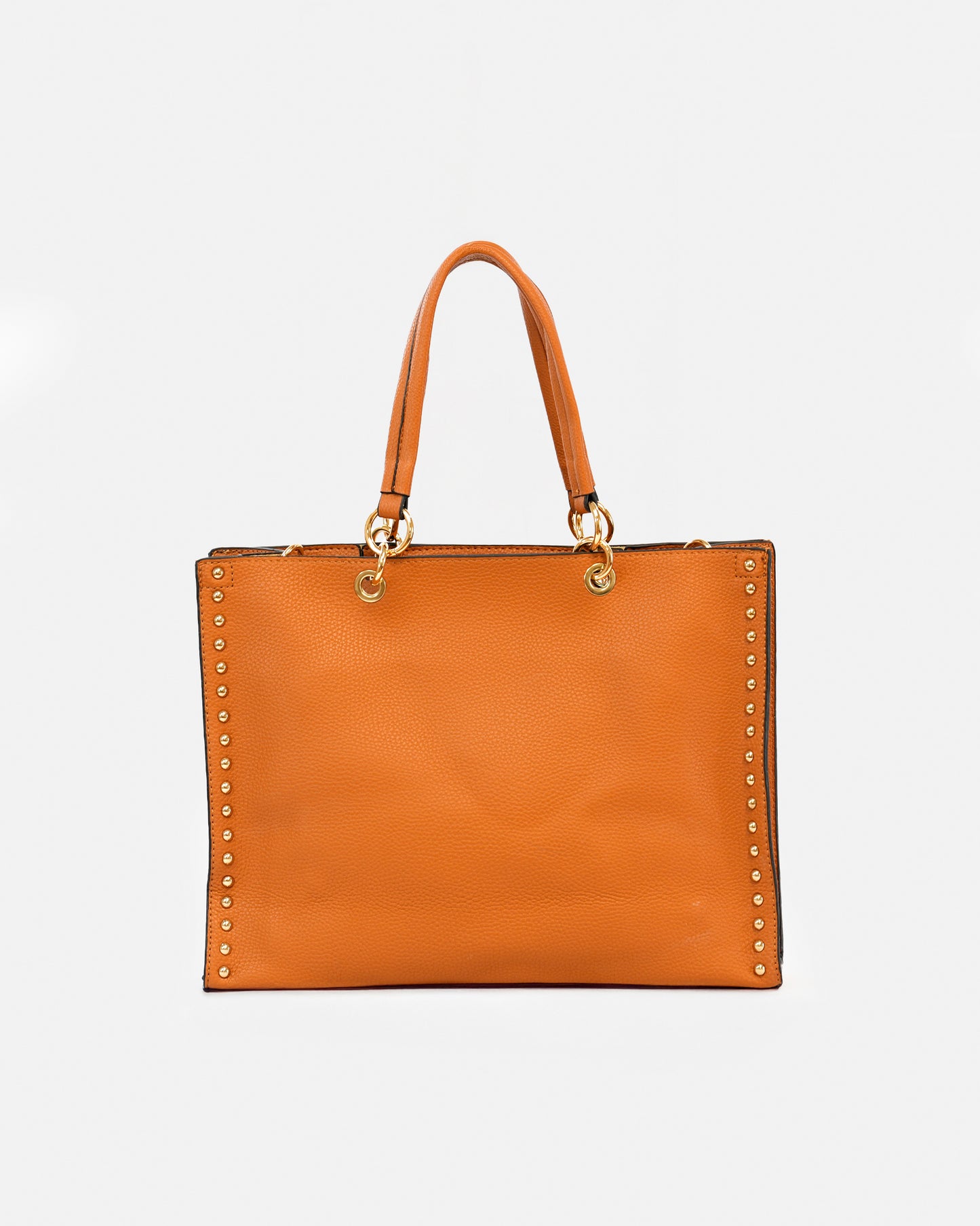 Bolso Shopper con Accesorio y Detalles de Tachuelas y Colgante de Flecos