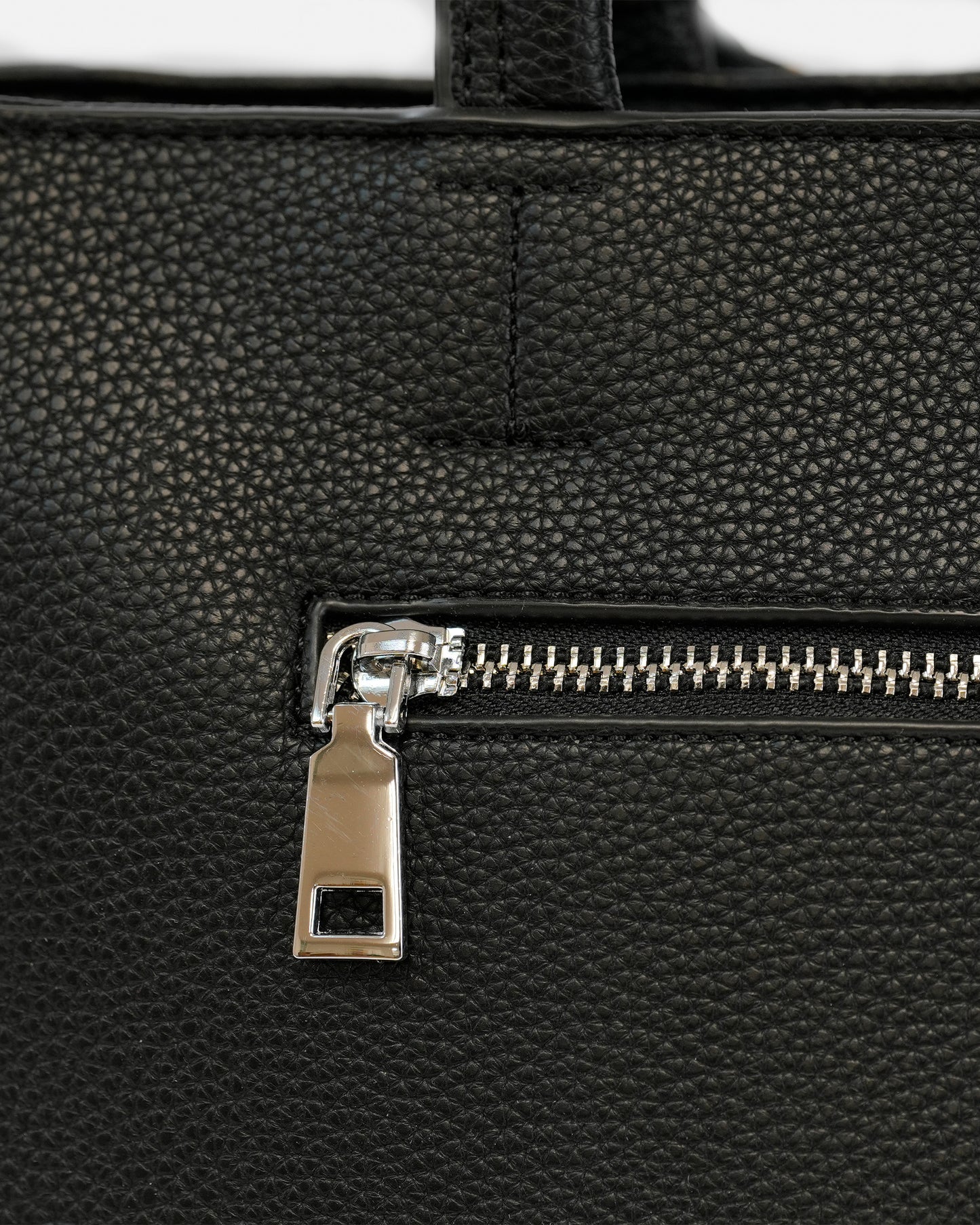 Bolso Tote de Mujer con Detalle de Pañuelo – Elegancia y Versatilidad