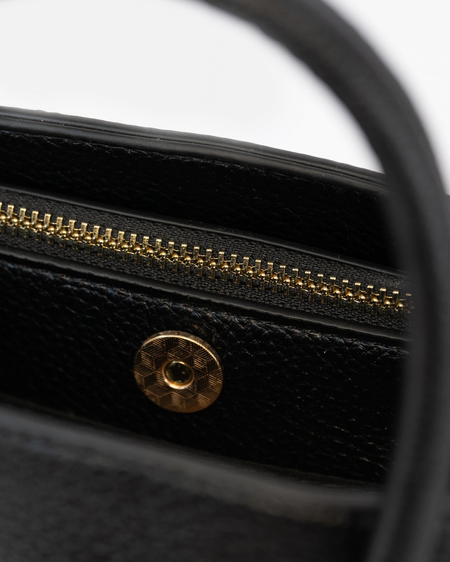 Mini Handbag in Faux Leather – Minimalist and Sophisticated Design
