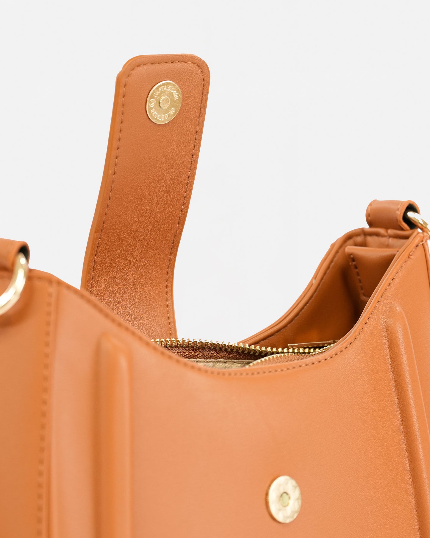 Elegant Shoulder Bag with Knotted Handle and Magnetic Closure