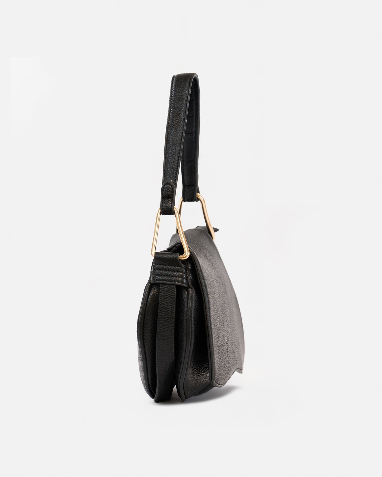 "  Bolso de Hombro Estilo Saddle con Asa Metálica"