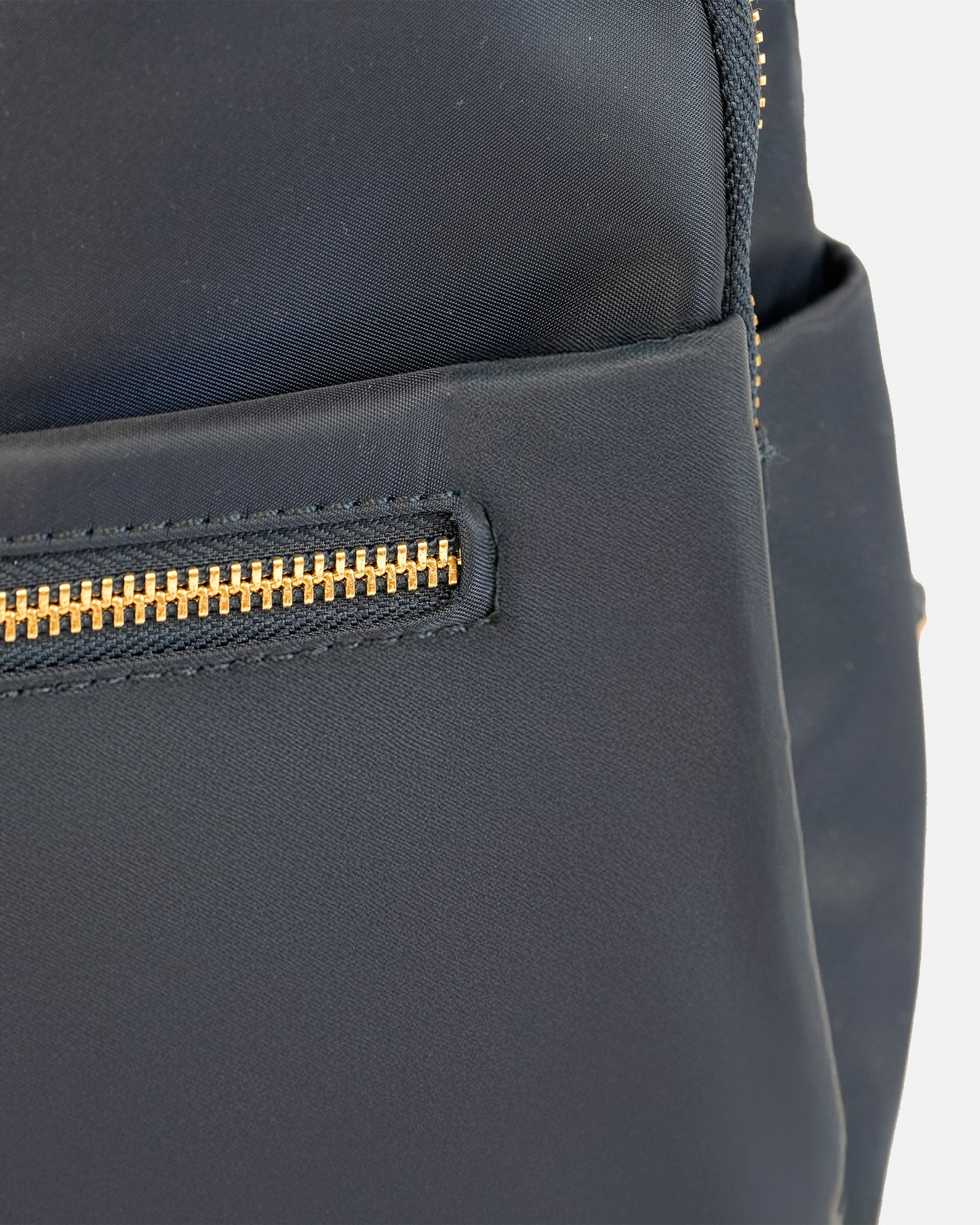 Mochila Nylon Casual Impermeable con Cremalleras Doradas