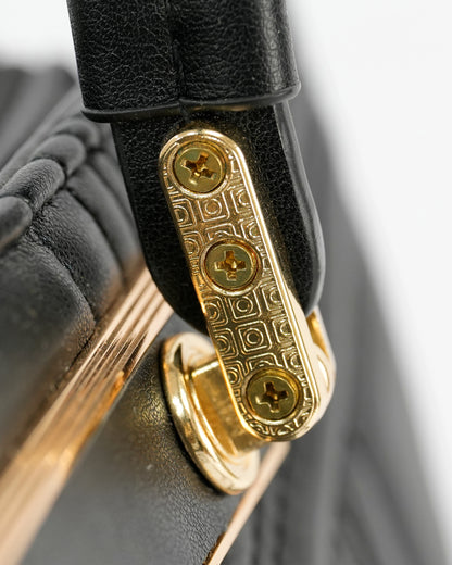 Bolso de Mano Texturizado con Detalles Metálicos y Asa Larga Extraíble