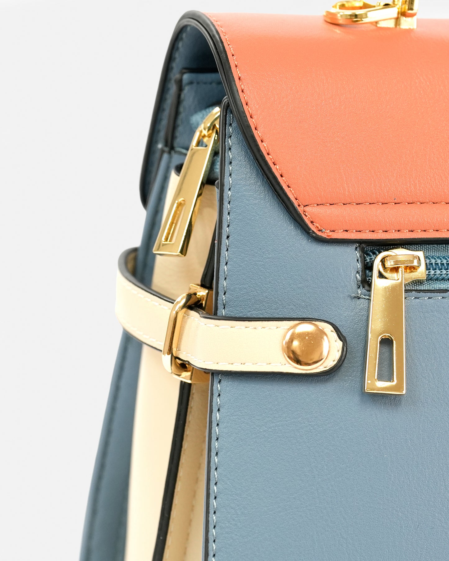 Bolso de Mano Estructurado en Material Sintético Premium con Cierre Metálico Decorativo